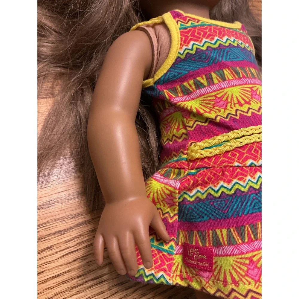 American Girl Lea Clark doll in outfit w/ Backpack Caring case, drink, camera